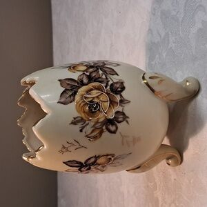 Vintage Napcoware 3 footed egg vase